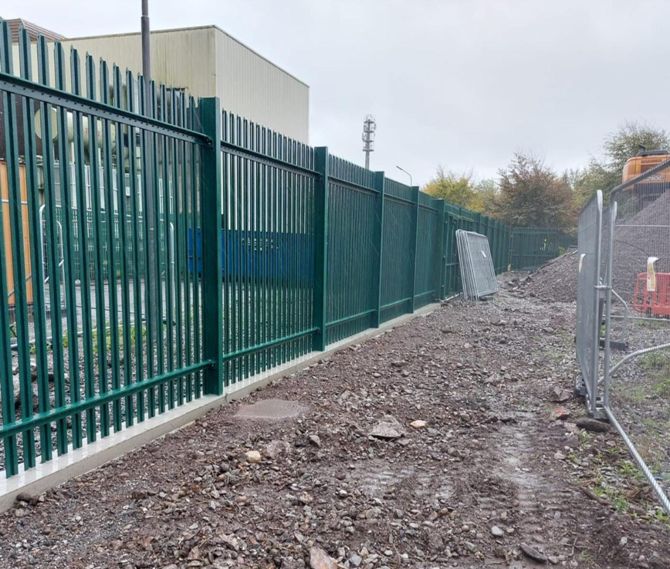 Palisade Fencing in Hook